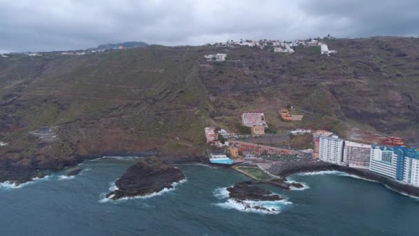 Tenerife España Mayo 2018 Vista Aérea Costa Rocosa Del Océano — Vídeo de stock