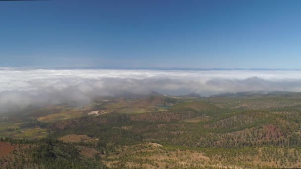 Vista Aérea Pequeña Ciudad Tenerife Vuelo Sobre Las Nubes Día — Vídeos de Stock