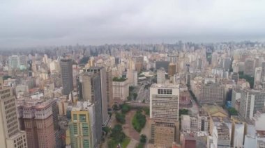 Sao Paulo, Brezilya - 3 Mayıs 2018: Sao Paulo, Brezilya - 3 Mayıs 2018: şehir merkezinin havadan görünümü posta şehir yukarıdan kare, konut ve iş binalar. 4 k'dan fazla vurdu casus uçak
