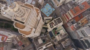 Sao Paulo, Brezilya - 3 Mayıs 2018: Banespa bina şehir bayrağı ile merkezi şehrin havadan görünümü. Landmark turistik yer. 4 k'dan fazla vurdu casus uçak
