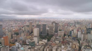 Sao Paulo, Brezilya - 3 Mayıs 2018: Havadan görünümü, şehir merkezine, konut ve iş binaları şehir yukarıdan. 4 k'dan fazla vurdu casus uçak
