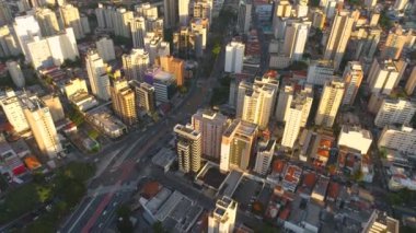 Sao Paulo, Brezilya - 3 Mayıs 2018: Havadan görünümü, şehir merkezine, konut ve iş binaları şehir yukarıdan. 4 k'dan fazla vurdu casus uçak