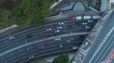 Sao Paulo, Brezilya - 3 Mayıs 2018: Araba değişimi yukarıdan şehir merkezinde yoğun trafik ile hava görünümünü. 4 k'dan fazla vurdu casus uçak