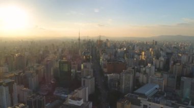 Sao Paulo, Brezilya - 3 Mayıs 2018: Havadan görünümü, şehir merkezine, konut ve iş binaları şehir yukarıdan. 4 k'dan fazla vurdu casus uçak