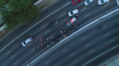 Sao Paulo, Brezilya - 3 Mayıs 2018: Araba değişimi yukarıdan şehir merkezinde yoğun trafik ile hava görünümünü. 4 k'dan fazla vurdu casus uçak