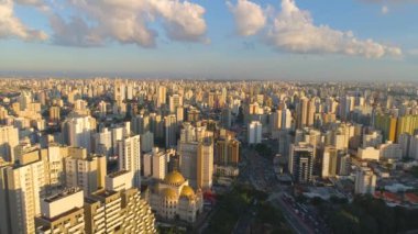 Sao Paulo, Brezilya - 3 Mayıs 2018: Havadan görünümü, şehir merkezine, konut ve iş binaları şehir yukarıdan. 4 k'dan fazla vurdu casus uçak