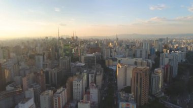 Sao Paulo, Brezilya - 3 Mayıs 2018: Havadan görünümü, şehir merkezine, konut ve iş binaları şehir yukarıdan. 4 k'dan fazla vurdu casus uçak