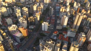 Sao Paulo, Brezilya - 3 Mayıs 2018: Havadan görünümü, şehir merkezine, konut ve iş binaları şehir yukarıdan. 4 k'dan fazla vurdu casus uçak
