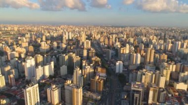 Sao Paulo, Brezilya - 3 Mayıs 2018: Havadan görünümü, şehir merkezine, konut ve iş binaları şehir yukarıdan. 4 k'dan fazla vurdu casus uçak