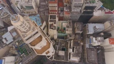 Sao Paulo, Brezilya - 3 Mayıs 2018: Banespa bina şehir bayrağı ile merkezi şehrin havadan görünümü. Landmark turistik yer. 4 k'dan fazla vurdu casus uçak