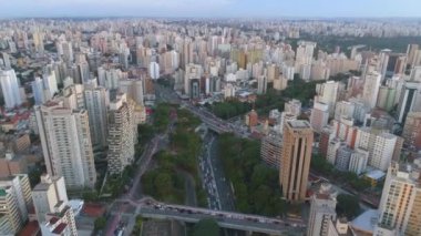 Sao Paulo, Brezilya - 3 Mayıs 2018: Havadan görünümü, şehir merkezine, konut ve iş binaları şehir yukarıdan. 4 k'dan fazla vurdu casus uçak
