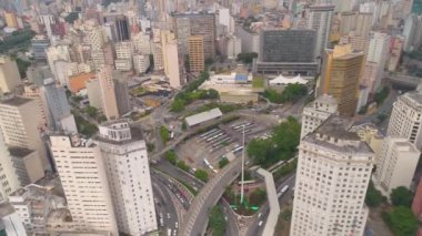 Sao Paulo, Brezilya - 3 Mayıs 2018: Sao Paulo, Brezilya - 3 Mayıs 2018: şehir merkezinin havadan görünümü posta şehir yukarıdan kare, konut ve iş binalar. 4 k'dan fazla vurdu casus uçak