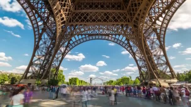 Paris Franciaország 2018 Június Eiffel Torony Nap Timelapse Emberek Gyaloglás — Stock videók