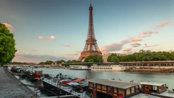 Paris Frankreich Juni 2018 Zeitraffer Des Eiffelturms Schnelle Bewegung Sonniger — Stockvideo