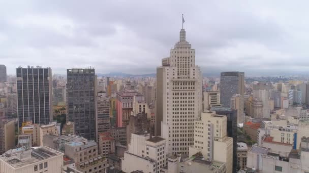 サンパウロ ブラジル 2018 市内の空撮は市の旗とバネスパ ビルディングを中心します 画期的な観光地 で撮影ドローン — ストック動画