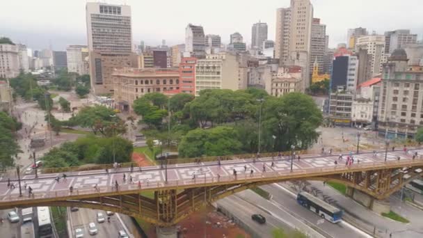 サンパウロ ブラジルでサンタ Efigenia の橋を空撮 で撮影ドローン — ストック動画