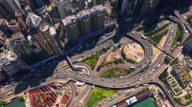 Hong Kong - Mayıs 2018: Victoria Harbour, konut ve iş binalar ve gökdelenler ile şehir merkezinde şehir üzerinde Causeway Bay bölgesinin havadan görünümü.