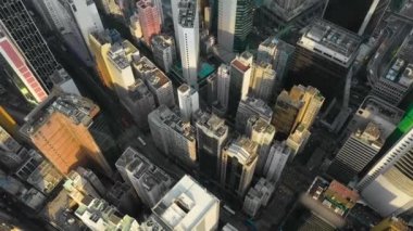 Hong Kong - Mayıs 2018: Havadan görünümü Causeway Bay bölge, şehir şehir merkezinde ile konut ve Ofis binalar ve gökdelenler, yüksek yoğunluklu geliştirme, dron 4 k'dan fazla vurdu 