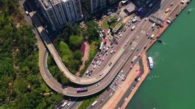Hong Kong - Mayıs 2018: Victoria Harbour, konut ve iş binalar ve gökdelenler ile şehir merkezinde şehir üzerinde Causeway Bay bölgesinin havadan görünümü. 
