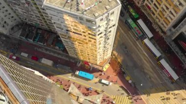 Hong Kong - Mayıs 2018: Havadan görünümü Causeway Bay bölgesinin şehir şehir merkezindeki konut ve iş binalar ve gökdelenler, yüksek yoğunluklu geliştirme, Robot 4k atış