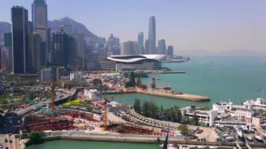 Hong Kong - Mayıs 2018: Victoria Harbour, konut ve iş binalar ve gökdelenler ile şehir merkezinde şehir üzerinde Causeway Bay bölgesinin havadan görünümü.