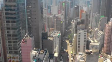 Hong Kong - Mayıs 2018: Havadan görünümü Causeway Bay bölgesinin şehir şehir merkezindeki konut ve iş binalar ve gökdelenler, yüksek yoğunluklu geliştirme, Robot 4k atış