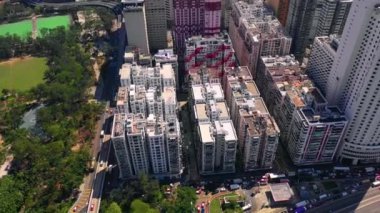 Hong Kong - Mayıs 2018: Victoria Harbour, konut ve iş binalar ve gökdelenler ile şehir merkezinde şehir üzerinde Causeway Bay bölgesinin havadan görünümü. 