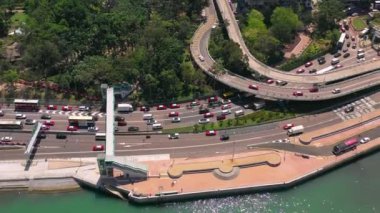 Hong Kong - Mayıs 2018: Victoria Harbour, konut ve iş binalar ve gökdelenler ile şehir merkezinde şehir üzerinde Causeway Bay bölgesinin havadan görünümü.