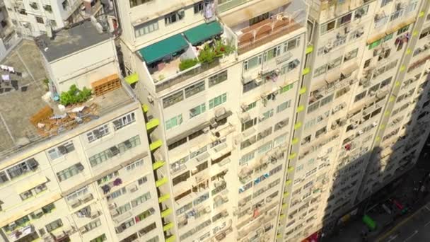 2018年5月 铜锣湾区鸟图 市区有住宅和商业建筑及摩天大楼 高密度开发 无人机拍摄4K — 图库视频影像