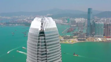 Hong Kong - Mayıs 2018: Havadan görünümü ve Victoria Limanı ', konut ve ofis binaları gökdelenler. 4 k'dan fazla vurdu casus uçak