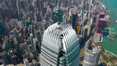 Hong Kong - Mayıs 2018: Havadan görünümü ve Victoria Limanı ', konut ve ofis binaları gökdelenler. 4 k'dan fazla vurdu casus uçak