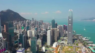 Hong Kong - Mayıs 2018: Hava görünümünü Causeway Bay bölge ve Victoria Limanı, şehir şehir merkezinde ile konut ve Ofis binalar ve gökdelenler, yüksek yoğunluklu geliştirme, dron 4 k'dan fazla vurdu