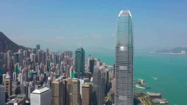 Hong Kong - Mayıs 2018: Hava görünümünü Causeway Bay bölge ve Victoria Limanı, şehir şehir merkezinde ile konut ve Ofis binalar ve gökdelenler, yüksek yoğunluklu geliştirme, dron 4 k'dan fazla vurdu