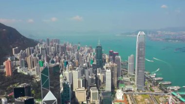 Hong Kong - Mayıs 2018: Hava görünümünü Causeway Bay bölge ve Victoria Limanı, şehir şehir merkezinde ile konut ve Ofis binalar ve gökdelenler, yüksek yoğunluklu geliştirme, dron 4 k'dan fazla vurdu