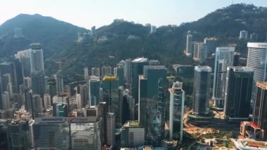 Hong Kong - Mayıs 2018: Hava görünümünü Causeway Bay bölge ve Victoria Limanı, şehir şehir merkezinde ile konut ve Ofis binalar ve gökdelenler, yüksek yoğunluklu geliştirme, dron 4 k'dan fazla vurdu