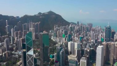 Hong Kong - Mayıs 2018: Hava görünümünü Causeway Bay bölge ve Victoria Limanı, şehir şehir merkezinde ile konut ve Ofis binalar ve gökdelenler, yüksek yoğunluklu geliştirme, dron 4 k'dan fazla vurdu