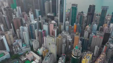 Hong Kong - Mayıs 2018: Hava göz aşağı görünüme Causeway Bay bölge, şehir şehir merkezinde ile konut ve Ofis binalar ve gökdelenler, yüksek yoğunluklu geliştirme, dron 4 k'dan fazla vurdu