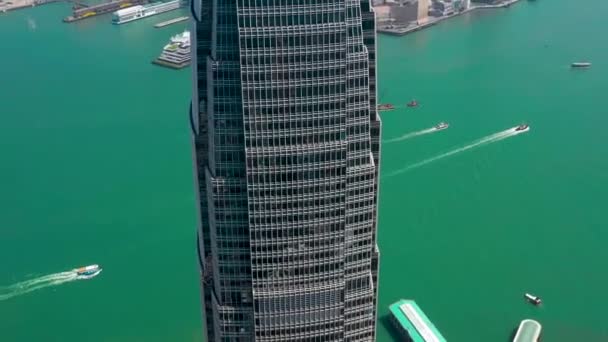 2018年5月 维多利亚港 住宅及写字楼摩天大楼的鸟图 无人机在4K — 图库视频影像