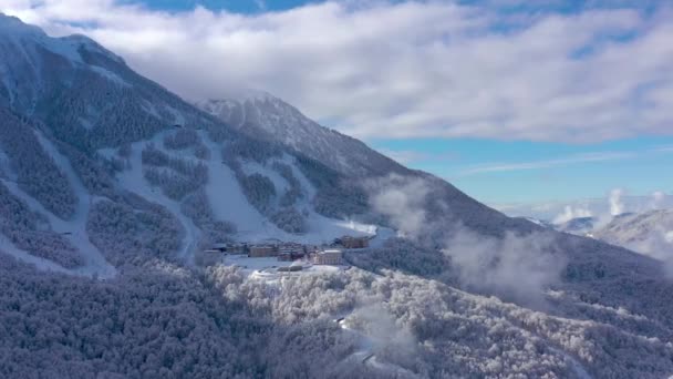 Vue Aérienne Paysage Des Montagnes Caucase Dans Station Ski Snowboard — Video