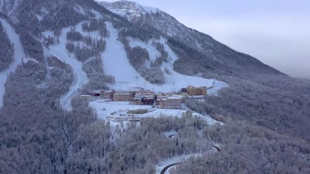 Vista Aérea Estación Esquí Gorky Gorod Las Montañas Del Cáucaso — Vídeos de Stock