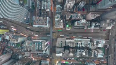 Hong Kong - Mayıs 2018: Hava göz aşağı görünüme Causeway Bay bölge, şehir şehir merkezinde ile konut ve Ofis binalar ve gökdelenler, yüksek yoğunluklu geliştirme, dron 4 k'dan fazla vurdu