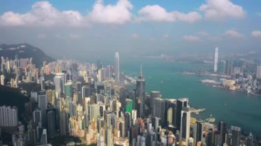 Hong Kong - Mayıs 2018: Havadan görünümü Causeway Bay bölge, şehir şehir merkezinde ile konut ve Ofis binalar ve gökdelenler, yüksek yoğunluklu geliştirme, dron 4 k'dan fazla vurdu 