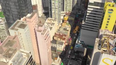 Hong Kong - Mayıs 2018: Havadan görünümü Causeway Bay bölgesinin şehir şehir merkezindeki konut ve iş binalar ve gökdelenler, yüksek yoğunluklu geliştirme, Robot 4k atış