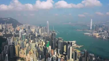 Hong Kong - Mayıs 2018: Havadan görünümü Causeway Bay bölge, şehir şehir merkezinde ile konut ve Ofis binalar ve gökdelenler, yüksek yoğunluklu geliştirme, dron 4 k'dan fazla vurdu 