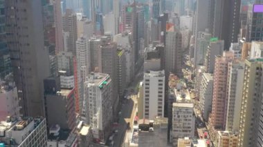 Hong Kong - Mayıs 2018: Havadan görünümü Causeway Bay bölgesinin şehir şehir merkezindeki konut ve iş binalar ve gökdelenler, yüksek yoğunluklu geliştirme, Robot 4k atış