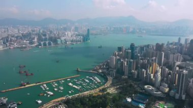 Hong Kong - Mayıs 2018: Havadan görünümü Causeway Bay bölge, şehir şehir merkezinde ile konut ve Ofis binalar ve gökdelenler, yüksek yoğunluklu geliştirme, dron 4 k'dan fazla vurdu 