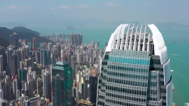 2018年5月 维多利亚港 住宅及写字楼摩天大楼的鸟图 无人机在4K — 图库视频影像