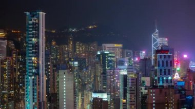 Hong Kong - Mayıs 2018: Çatı timelapse görünümünü Causeway Bay ve Wan Chai disrtict, gece yukarıdan şehir.