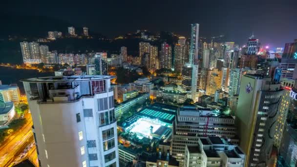 Hong Kong - maja 2018 r.: Timelapse na dachu widok Causeway Bay i Wan Chai disrtict, panoramę miasta nocą. — Wideo stockowe
