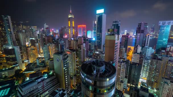 HONG KONG - MAYO 2018: Vista del timelapse de la azotea de Causeway Bay y Wan Chai disrtict, ciudad desde arriba por la noche . — Vídeo de stock